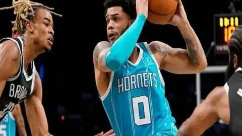 【5战4胜激战正酣！巴塞罗那火力全开，能否在皇社主场逆袭夺冠】